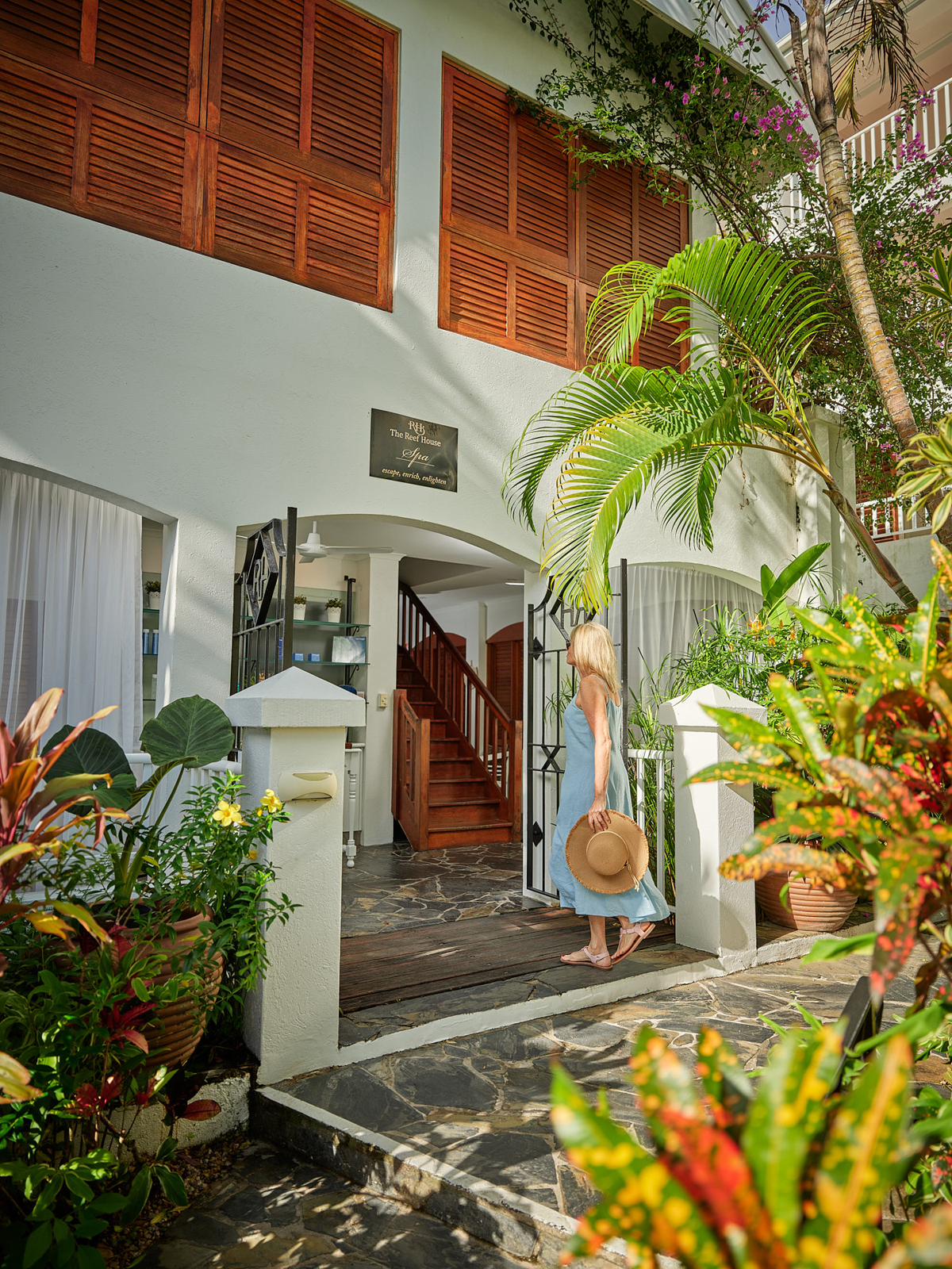 Reef House colonial style accommodation with verandah